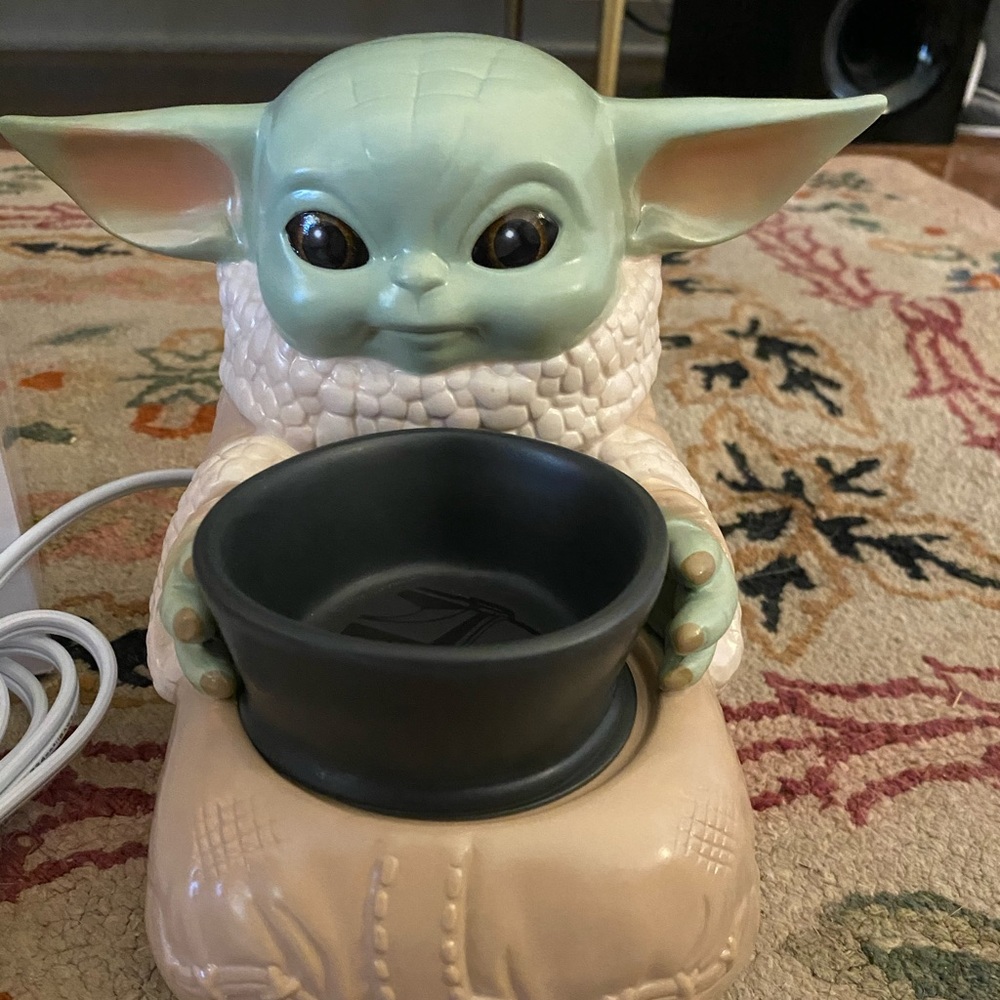 Scentsy baby yoda wax warmer
